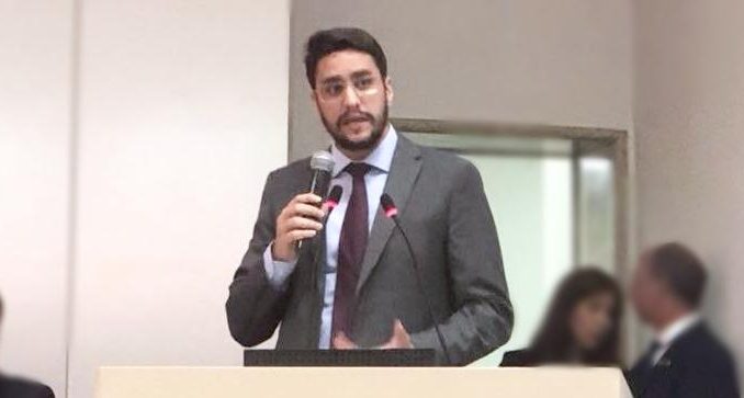 Tiago Cordeiro Nogueira é Procurador do Estado Presidente em exercício da APER.