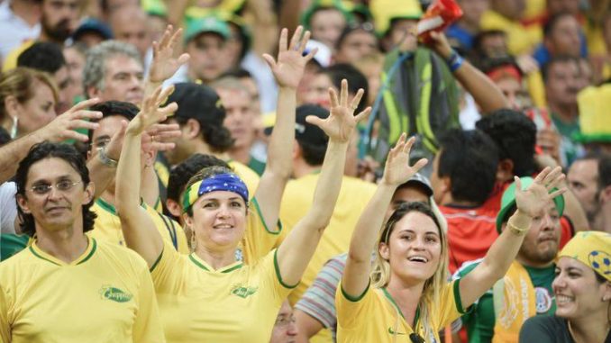 Dados do estudo Copa do Mundo de Futebol como Desencadeador de Eventos Cardiovasculares, da Universidade de São Paulo (USP), o diretor da Sociedade Brasileira de Cardiologia (SBC), Anderson Rodrigues, explica que as ocorrências de infarto aumentam de 4% a 8% entre brasileiros, durante os jogos da Copa -Marcello Casal Jr/ArquivoAgência Brasil