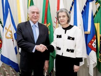 O presidente Michel Temer e a presidente do Supremo Tribunal Federal, ministra Cármen Lúcia, durante transmissão de cargo. (Foto: Alan Santos/Presidência da República)