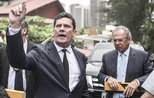 O juiz Sergio Moro e o futuro ministro da Economia, Paulo Guedes, no Rio de Janeiro - EFE/Antonio Lacerda/Direitos reservados