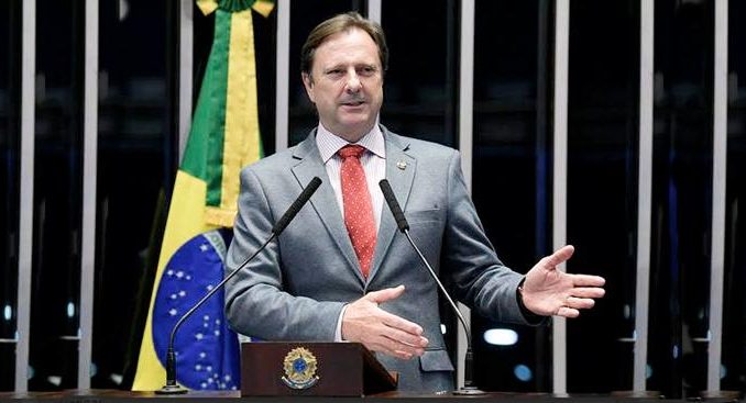 O senador Acir Gurgacz agradeceu as manifestações de apoio que têm recebido e salientou que está cumprindo a decisão da primeira turma do Supremo Tribunal Federal (STF) com serenidade e de cabeça erguida.