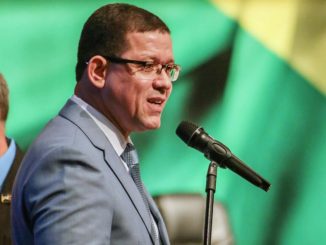 Coronel Marcos Rocha assume o governo de Rondônia prometendo cumprir leis e trabalhar para o povo mais simples