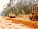 Máquinas da Escala Engenharia abrem estrada em Ariquemes nos anos 1980