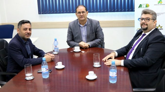 Superintendente do Sebrae em Rondônia, Daniel Pereira, o coordenador do Profaz, Marc Reis e o assessor técnico do TCE-RO, Massud Badra Neto