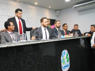  Durante os trabalhos, vereadores se revezaram na tribuna para criticar a demora na entrega das unidades do Residencial Rondon I e votaram a formação das comissões permanentes