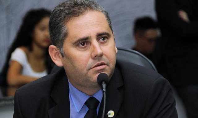 O vereador propõe convênio entre as secretarias estaduais da Educação e Segurança, Defesa e Cidadania para coibir a violência e proteger professores e alunos. Foto: Marcos Gomes.
