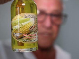 O professor de história José Carlos começou a fazer licor para consumo próprio; os amigos gostaram tanto que acabou virando um negócio.