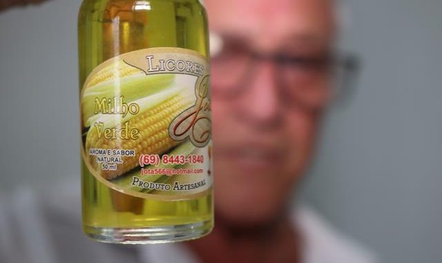 O professor de história José Carlos começou a fazer licor para consumo próprio; os amigos gostaram tanto que acabou virando um negócio.