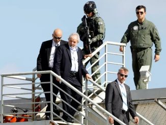 O ex-presidente Lula, em março deste ano, na Superintendência da Polícia Federal em Curitiba (PR) — Foto: Rodolfo Buhrer/Reuters