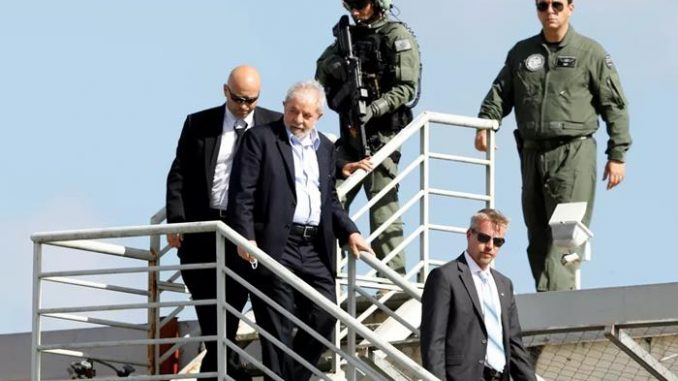 O ex-presidente Lula, em março deste ano, na Superintendência da Polícia Federal em Curitiba (PR) — Foto: Rodolfo Buhrer/Reuters