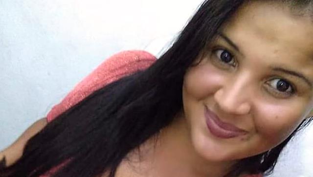 Kauana foi morta na cozinha de casa — Foto: Facebook/Reprodução
