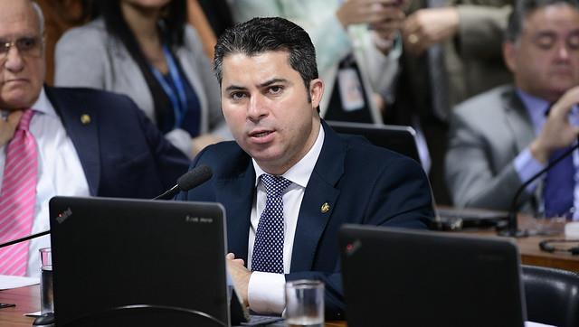 Senador Marcos Rogério (DEM-RO) é o autor do projeto da posse de arma em toda a extensão do imóvel rural