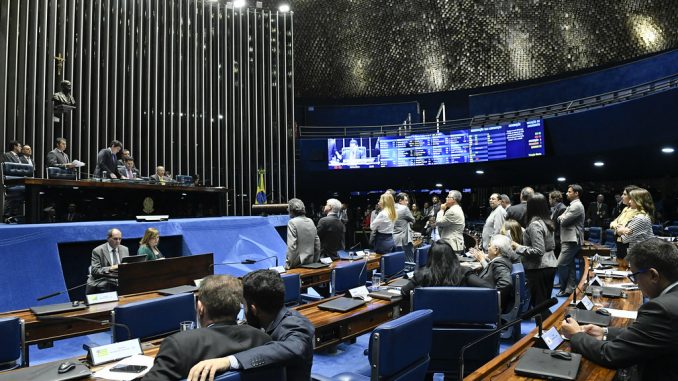 Plenário do Senado Federal durante sessão deliberativa ordinária. Ordem do dia. Mesa: presidente do Senado, senador Davi Alcolumbre (DEM-AP); senador Chico Rodrigues (DEM-RR). Foto: Roque de Sá/Agência Senado