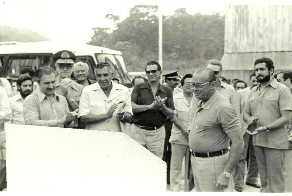 Governador Jorge Teixeira e o Presidente João Figueiredo em Ouro Preto inaugurando um armazém.