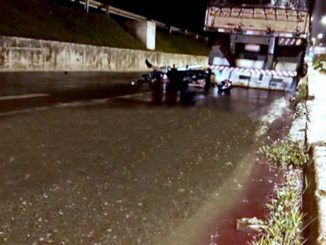 Morre ao bater de moto em uma carreta