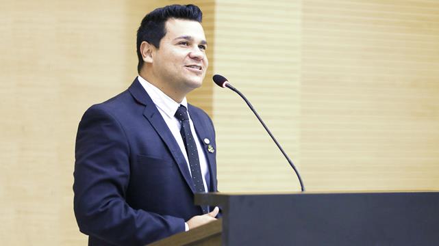 Polícia faz buscas no gabinete do deputado Marcelo Cruz