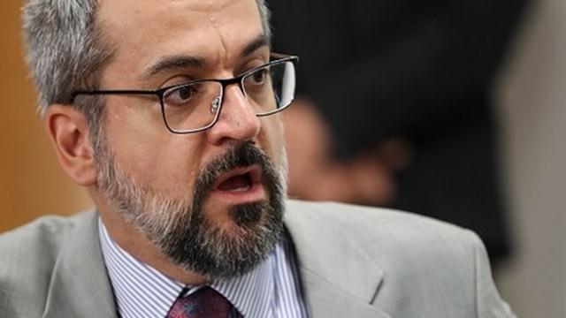 Weintraub diz que MEC vai recorrer da decisão de mudança no Enem