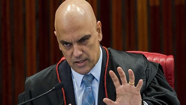 Alexandre de Moraes suspende nomeação de Ramagem para chefia da PF