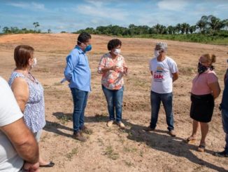 A deputada esteve pessoalmente conferindo o terreno onde será construído o 1º Centro de Prevenção de Câncer de Rondônia. Foto: Igor Kraemer