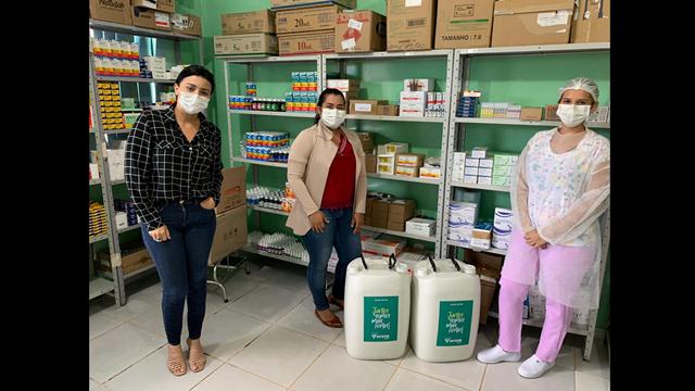 Sicoob Centro doa 3 mil litros de álcool em gel para Secretarias de Saúde
