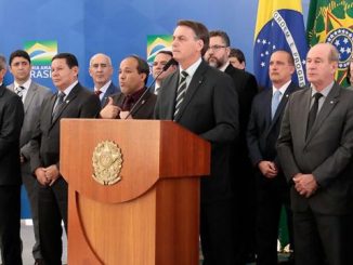 Centrão pede cargos para impedir impeachment de Bolsonaro