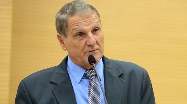 Adelino Follador cobra do Executivo o pagamento de insalubridade aos servidores da Saúde