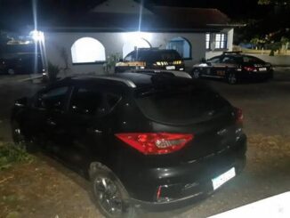 Rouba carro elétrico, tenta abastecer com gasolina e acaba preso