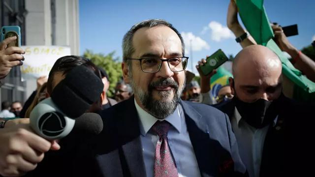 Ala ideológica já articula nome para suceder Weintraub