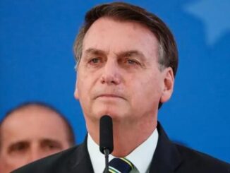 Ex-mulher de Bolsonaro pagou 5 imóveis com dinheiro vivo