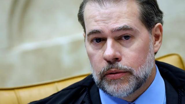 Toffoli sofre acidente doméstico e faz exames em SP