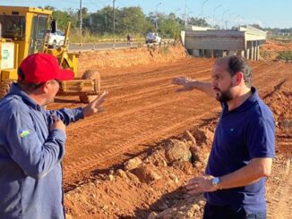 Laerte fiscaliza obras na ponte sobre o Rio Urupá