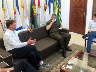 Senador visita o comandante da Brigada de Selva