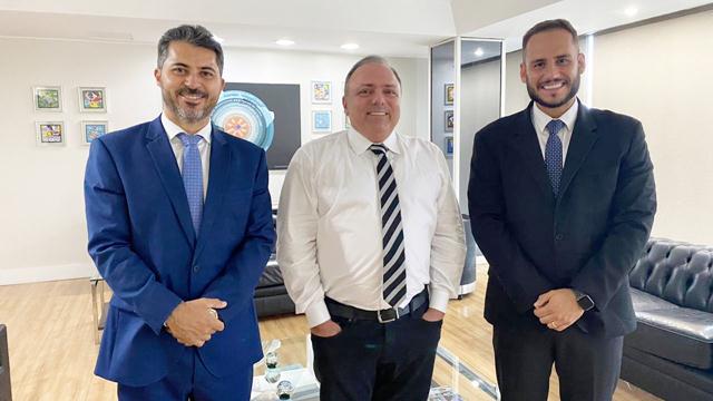 Senador Marcos Rogério, ministro da Saúde Eduardo Pazuello e prefeito de Ji-Paraná Affonso Cândido.