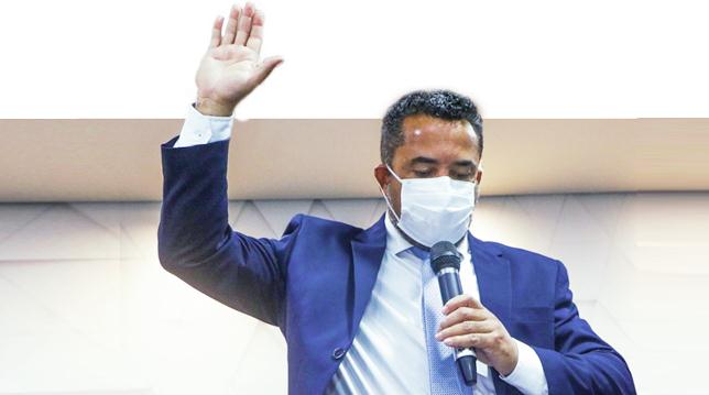 Isaú Fonseca toma posse como prefeito de Ji-Paraná