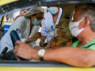 Rio informou ter doses somente até amanhã, e Salvador suspendeu a vacinação de profissionais de saúde Imagem: Erbs Jr./FramePhoto/Estadão Conteúdo