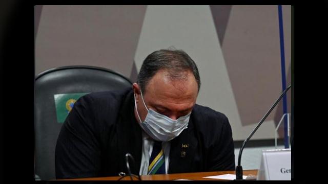 Pazuello passa mal
