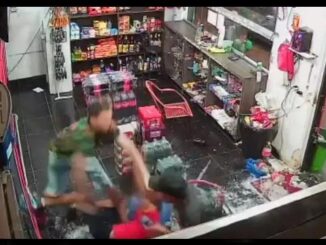 Cena na qual homem ´=e esfaqueado em uma loja de bebidas em Goiânia, Brasil