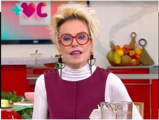 Ela entrou ao vivo agora há pouco de casa para falar com o seu público sobre a doença.