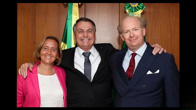 Bolsonaro recebe deputada alemã neta de ministro de HitlerBolsonaro recebe deputada alemã neta de ministro de Hitler