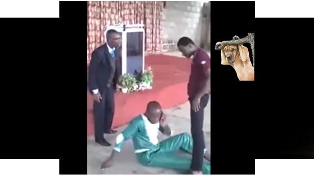 Possuído interrompe exorcismo de pastor para atender ao celular