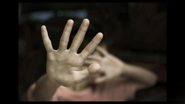 Homem é preso após abusar sexualmente da própria mãe