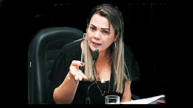 Defendida por Claudia de Jesus o contratar professores auxiliares e cuidadores para inclusão de alunos PCDs