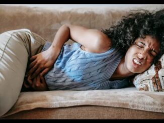 Foto: As cólicas menstruais estão associadas ao aumento dos níveis de prostaglandinas no organismo, substâncias químicas que fazem os músculos uterinos se contraírem e relaxarem Canva — Foto: As cólicas menstruais estão associadas ao aumento dos níveis de prostaglandinas no organismo, substâncias químicas que fazem os músculos uterinos se contraírem e relaxarem Canva