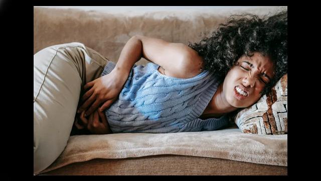 Foto: As cólicas menstruais estão associadas ao aumento dos níveis de prostaglandinas no organismo, substâncias químicas que fazem os músculos uterinos se contraírem e relaxarem Canva — Foto: As cólicas menstruais estão associadas ao aumento dos níveis de prostaglandinas no organismo, substâncias químicas que fazem os músculos uterinos se contraírem e relaxarem Canva