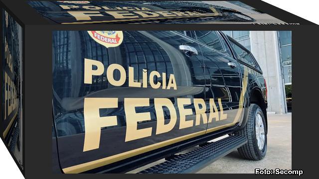 PF faz busca e apreensão de celulares na casa de Bolsonaro