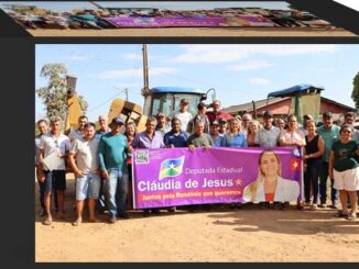 Cláudia entrega tratores e equipamentos para agricultores de Ouro Preto 