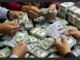 Cotação do dólar, desempenho da bolsa brasileira e valorização do petróleo no mercado financeiro.