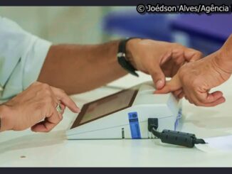 Urna eletrônica utilizada pelos eleitores durante a votação nas eleições brasileiras.