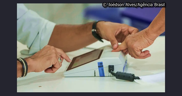 Urna eletrônica utilizada pelos eleitores durante a votação nas eleições brasileiras.
