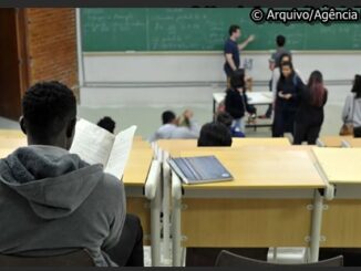 alternativo da imagem (ALT): Enade 2026 e avaliação dos estudantes do ensino superior.